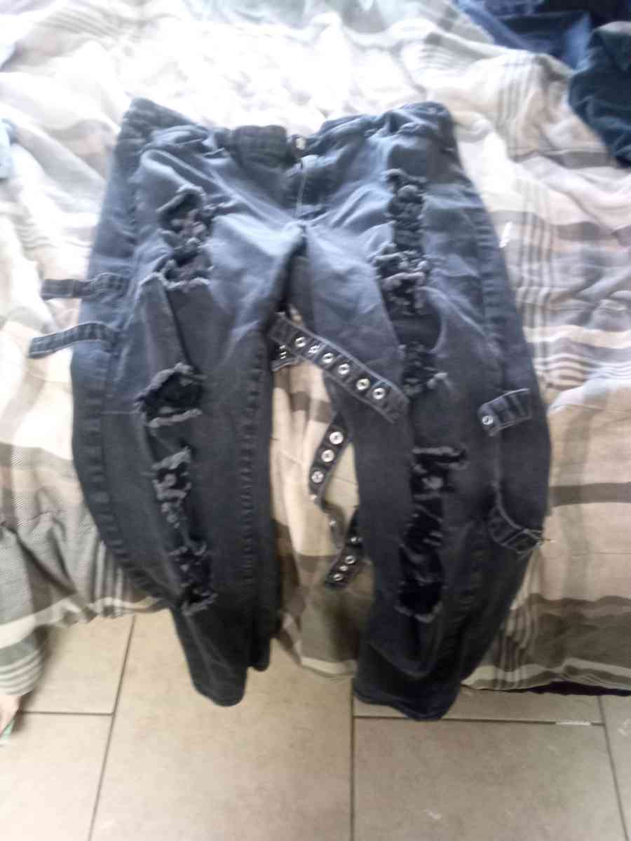 ripped black jeans - Konawa, Oklahoma - FleaMarketBay