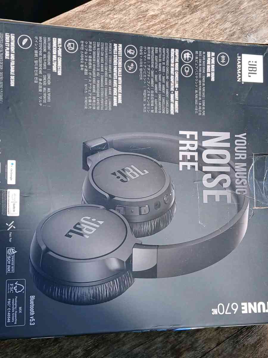 JBL Head Phones - Clarksville, Tennessee - FleaMarketBay