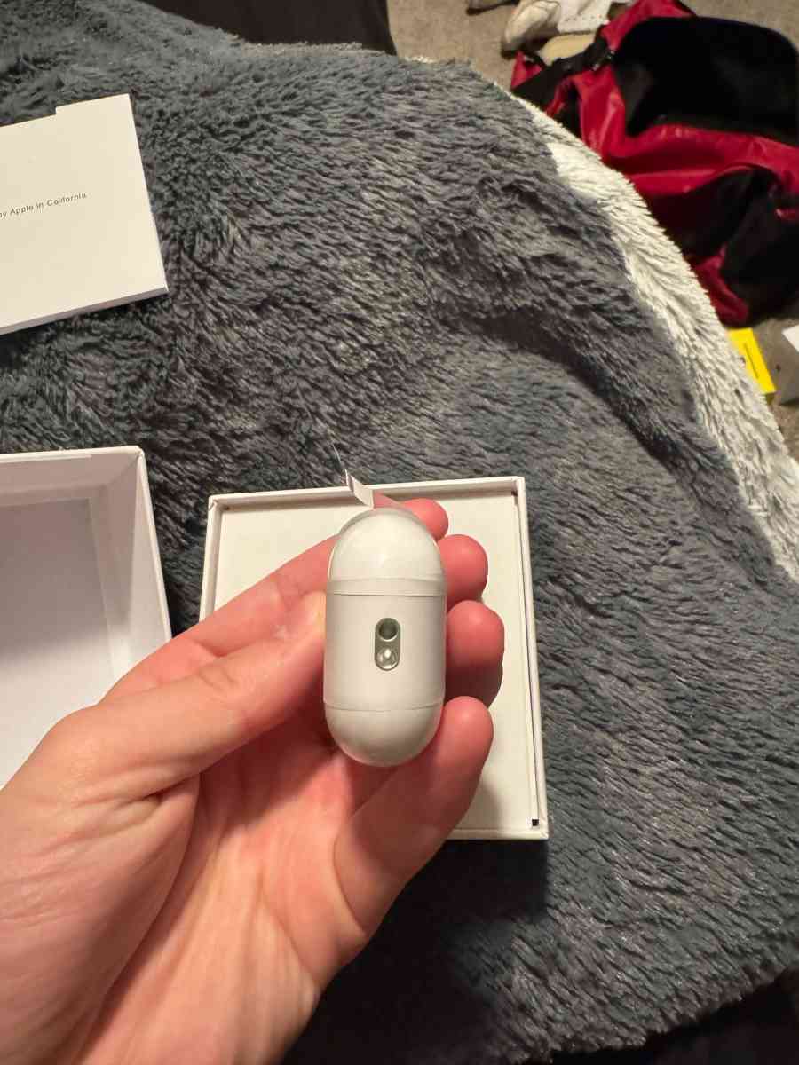 Apple AirPods Pro 2nd Gen - Springfield, Missouri - FleaMarketBay