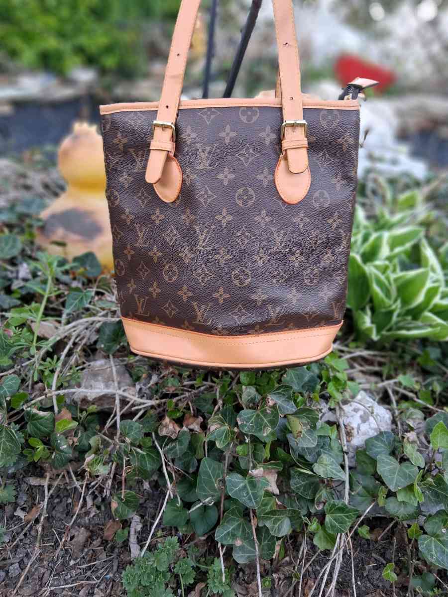 Louis Vuitton bucket purse - Saint Louis, Missouri