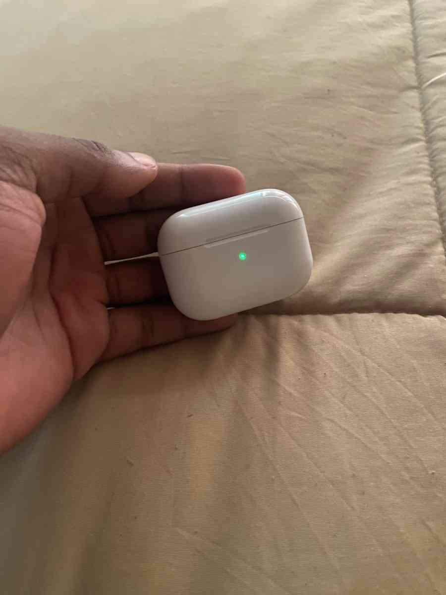 selling air pod gen - Duncanville, Texas - FleaMarketBay