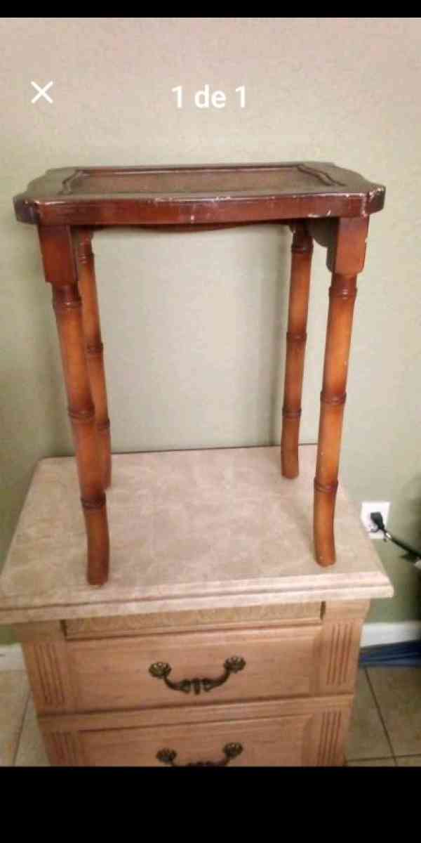 Centri fourlegged wooden coffee table - Altamonte Springs, Florida