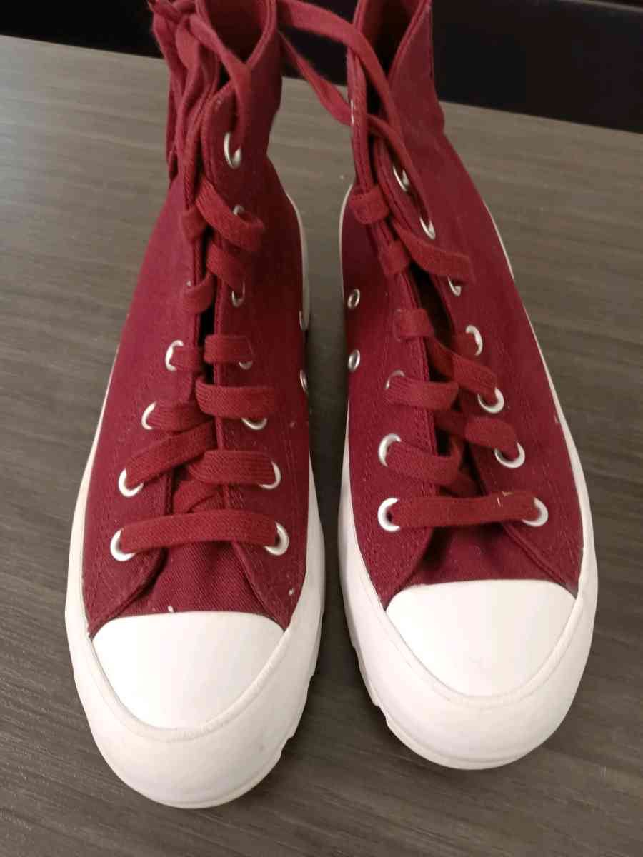 Converst All star womans Sneakers - Los Angeles, California - FleaMarketBay