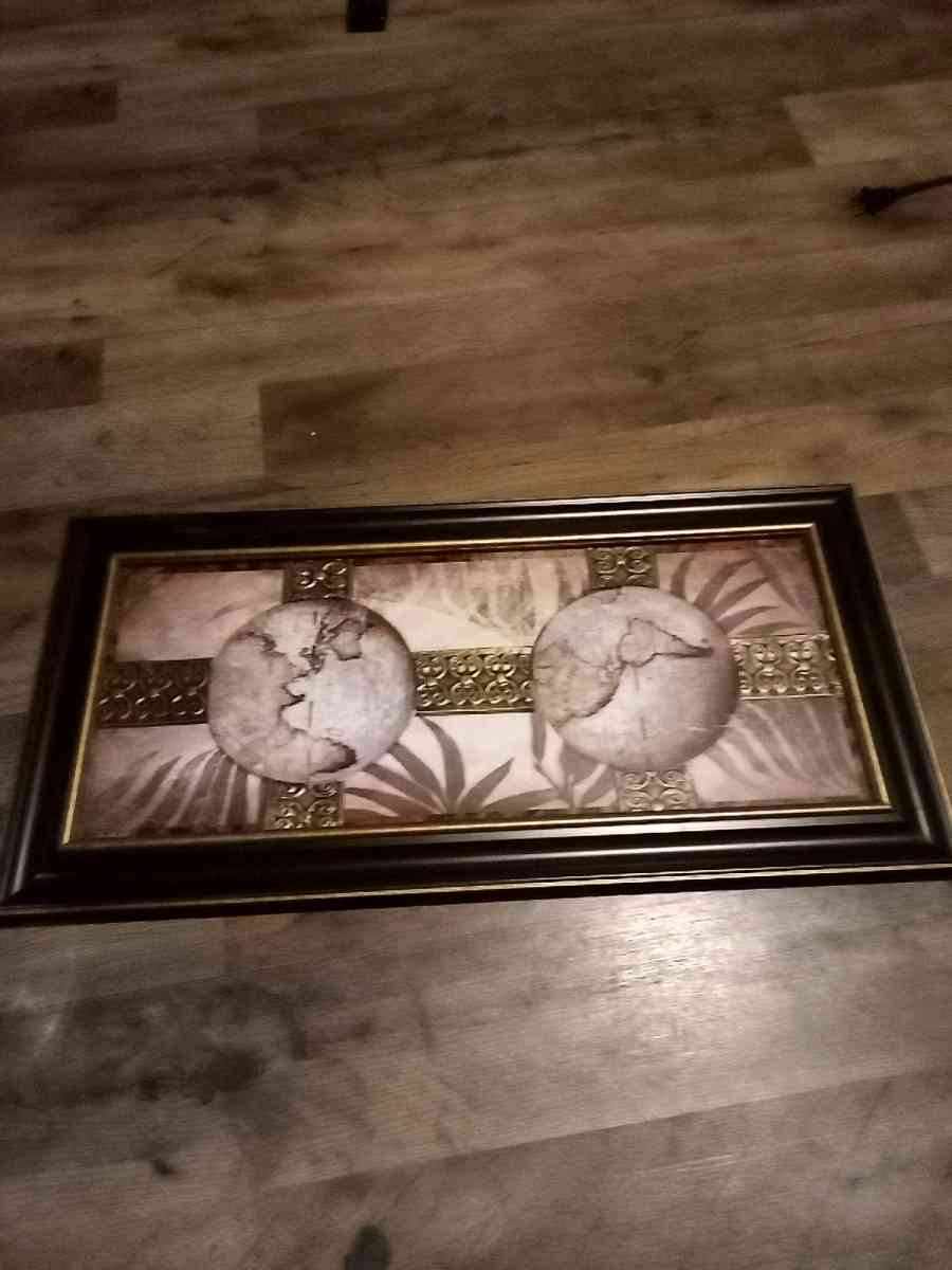 framed picture with double globes - Mc Minnville, Tennessee - FleaMarketBay