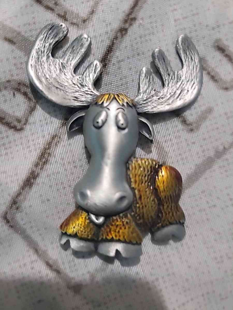 Moose brooch