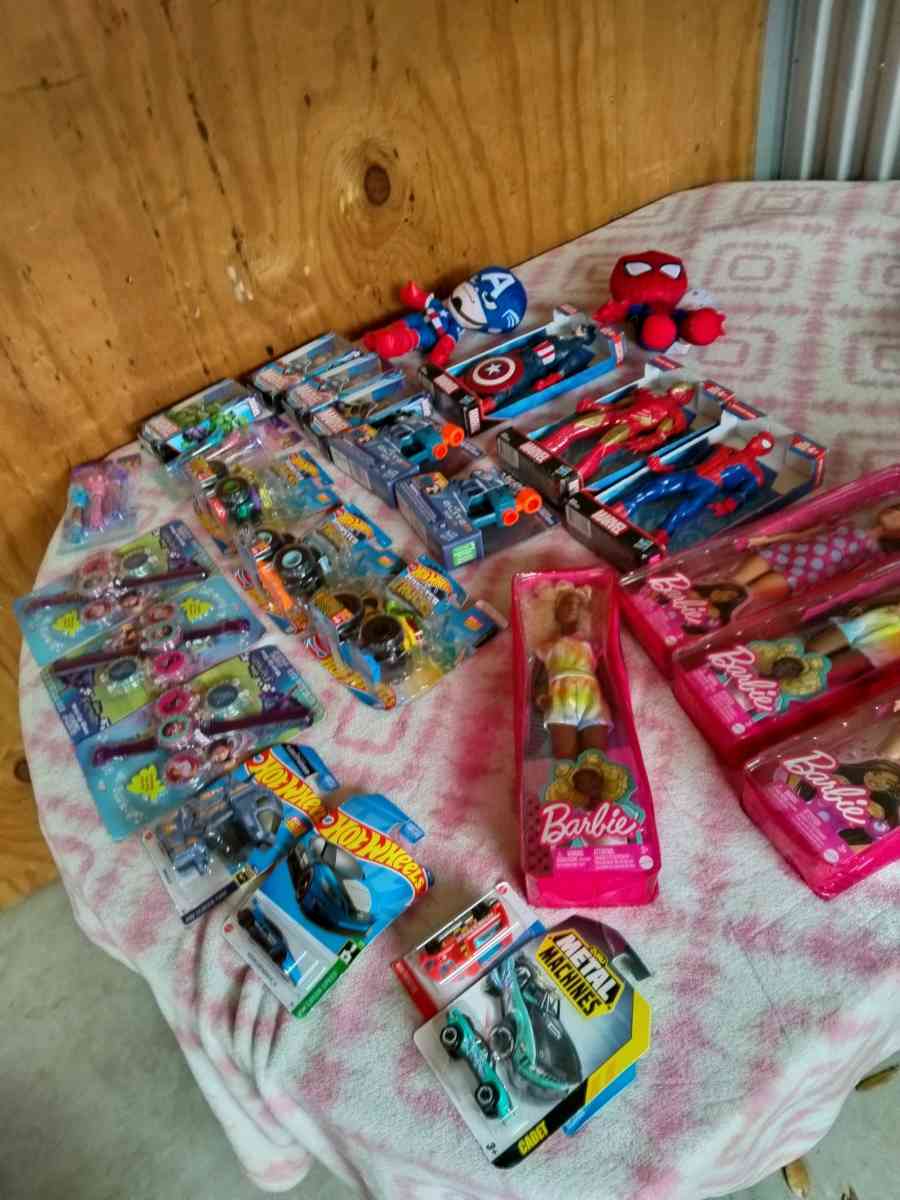 munecas y super heroes - Houston, Texas - FleaMarketBay