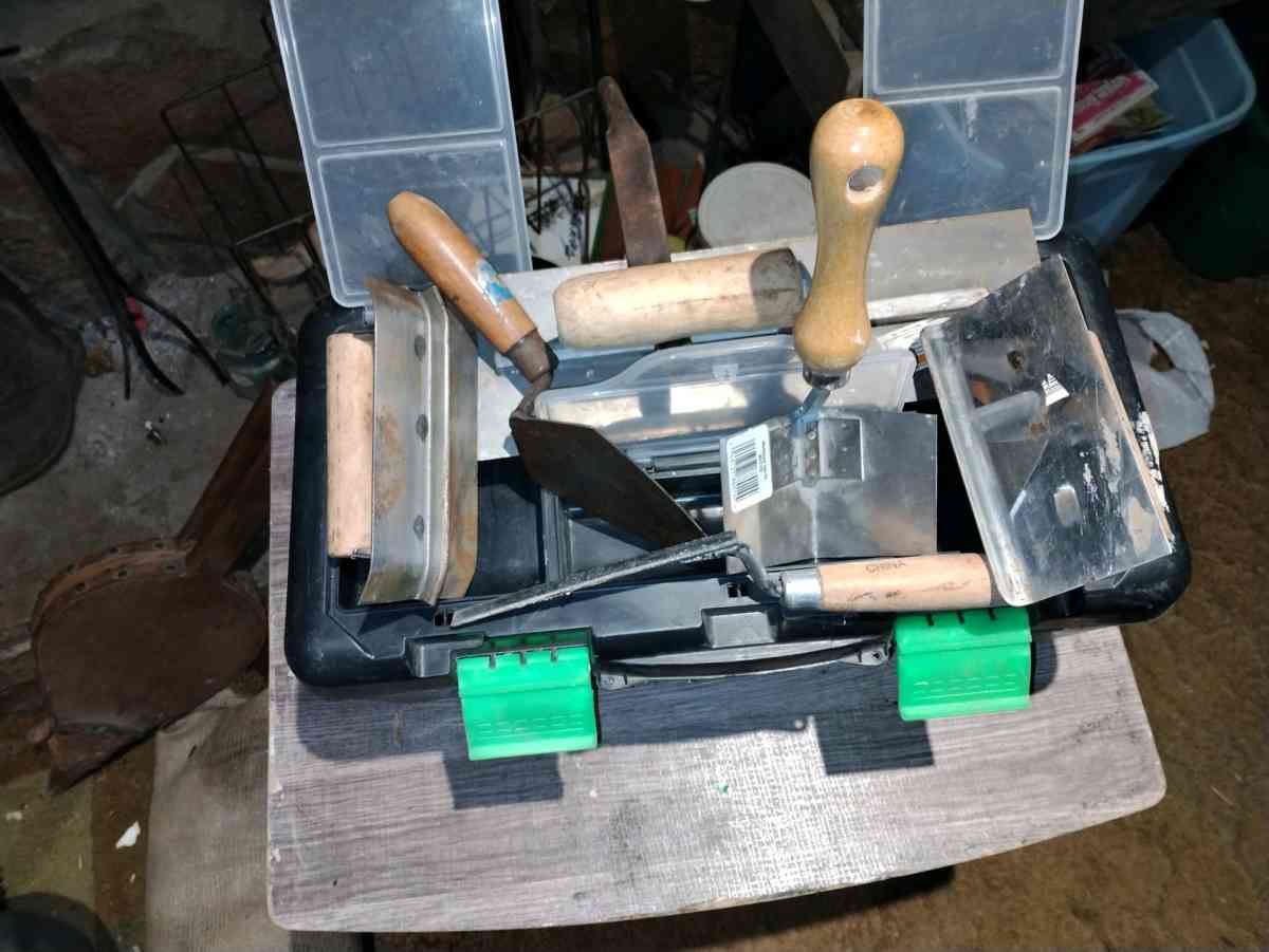 toolbox and masonry tools - Cleveland, Ohio - FleaMarketBay