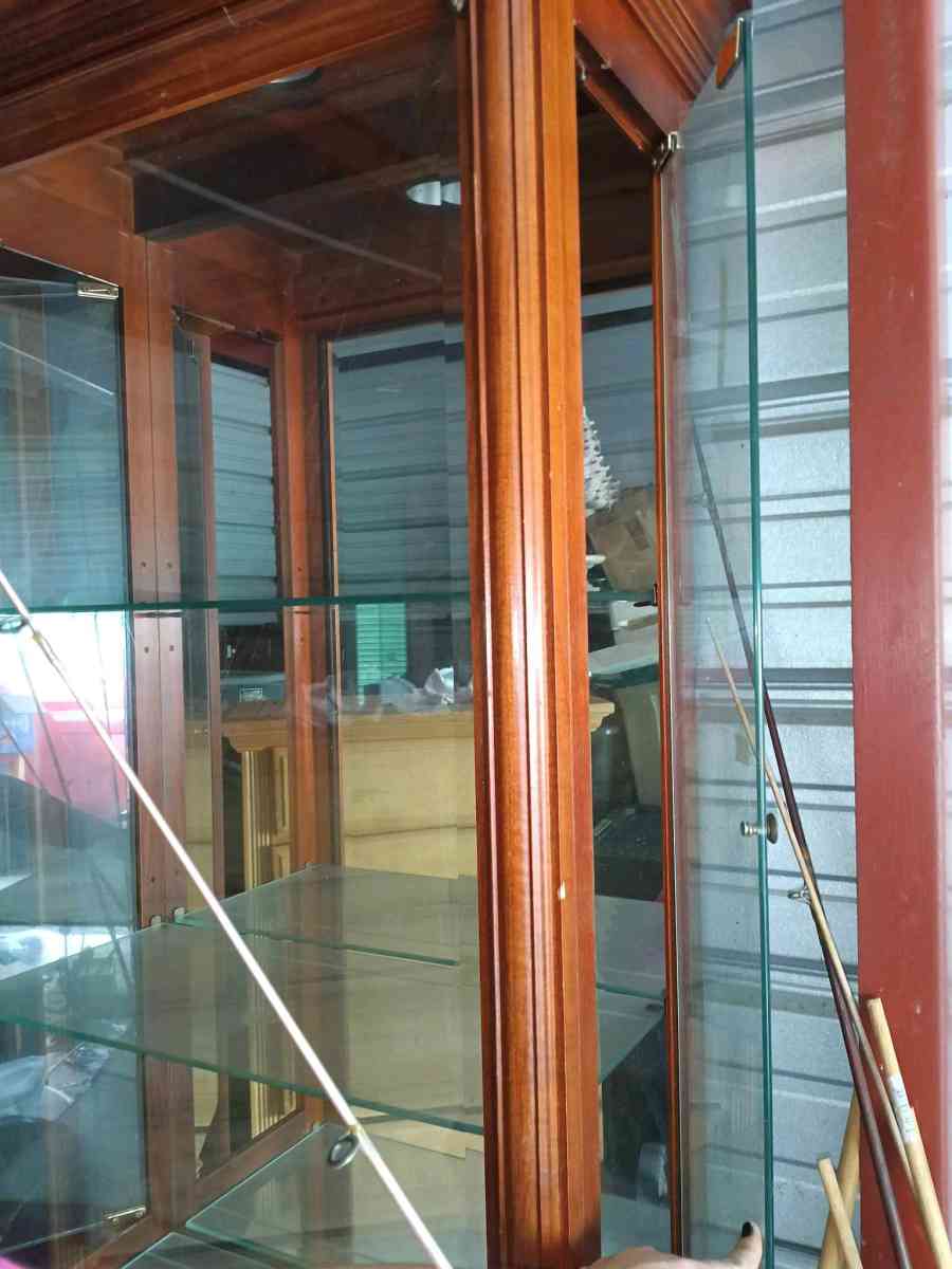 Curio Cabinets - Dayton, Texas - FleaMarketBay
