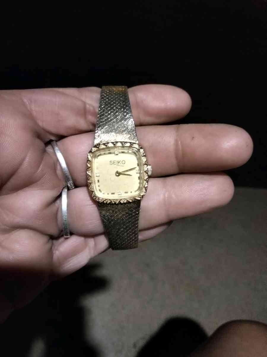 Womans Seiko gold with diamonds watch - Sweetwater, Texas - FleaMarketBay