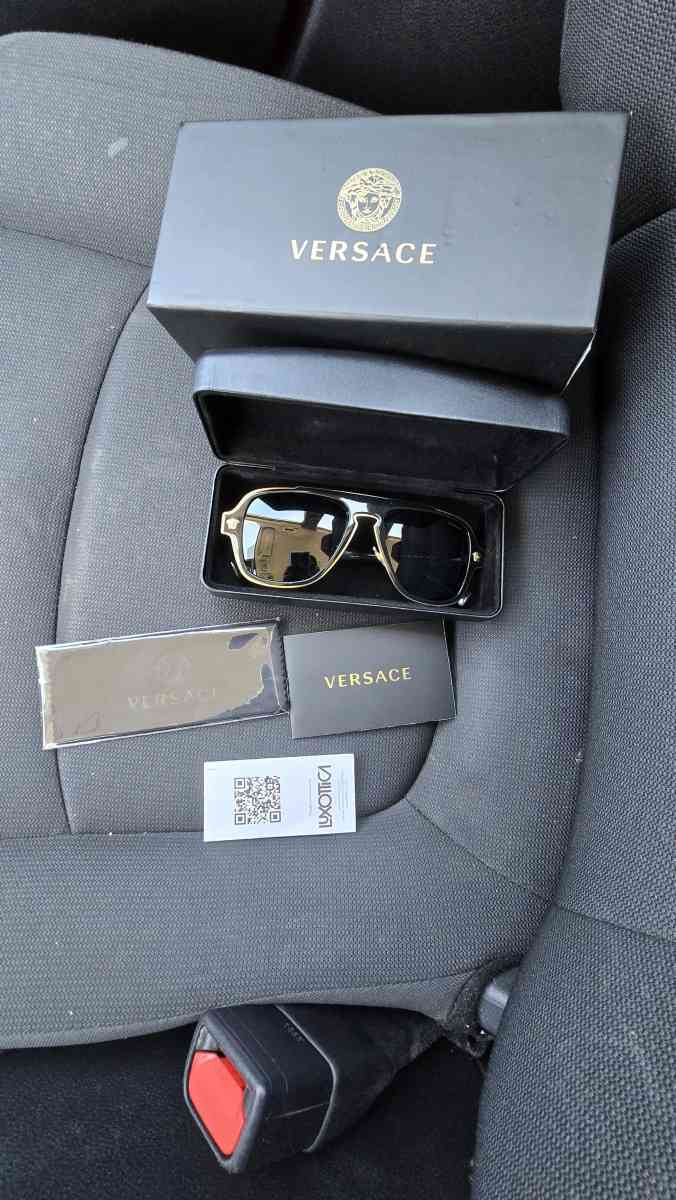 VERSACE BRAND NEW - Sarasota, Florida