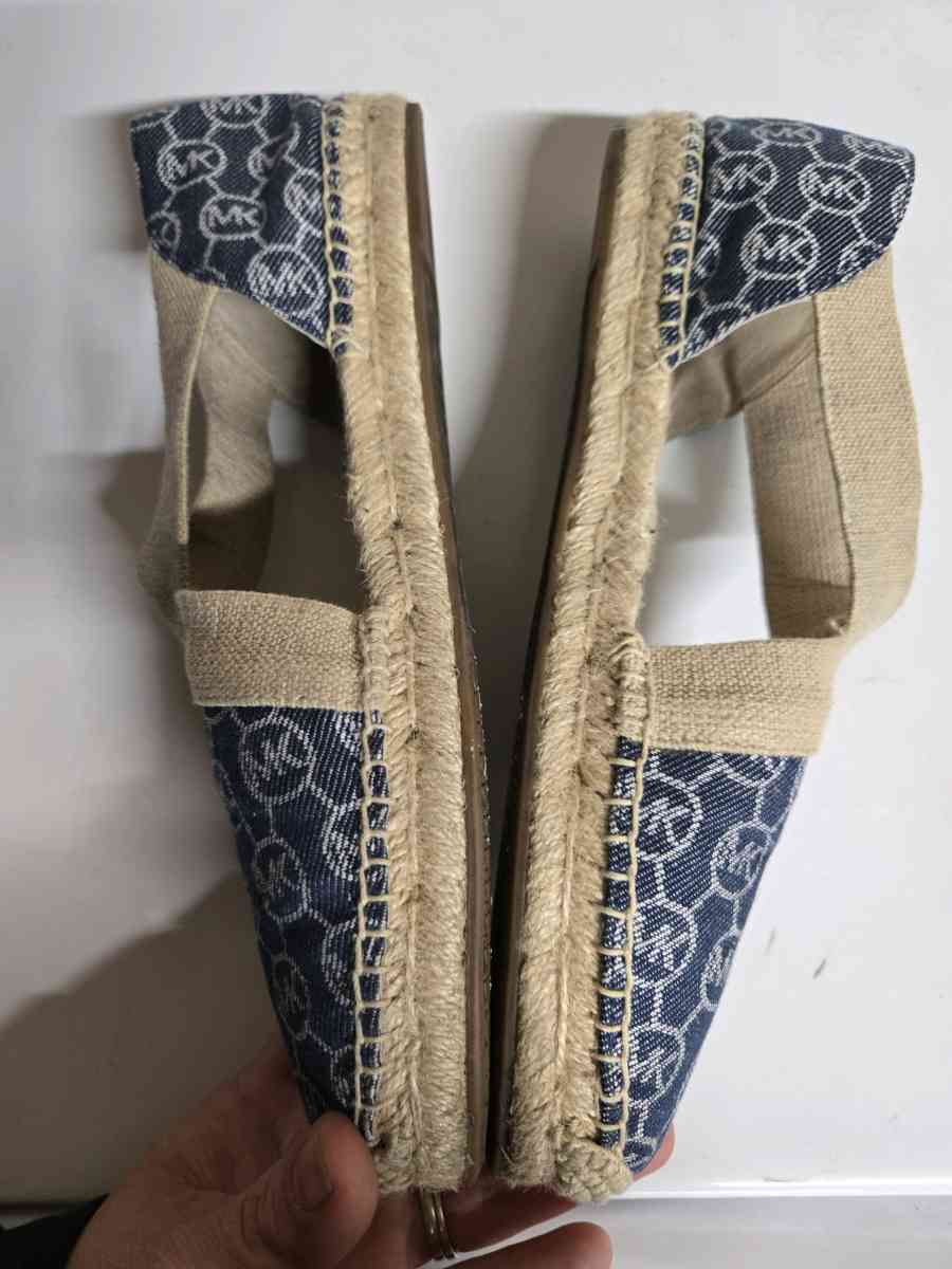 womens like new sandals size 9 no flaws perfect see all pics - Manteca, California - FleaMarketBay