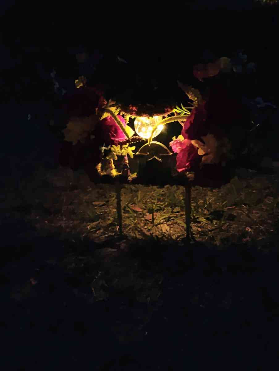 light up graveside flowers for loved ones - Jacksonville, Florida - FleaMarketBay