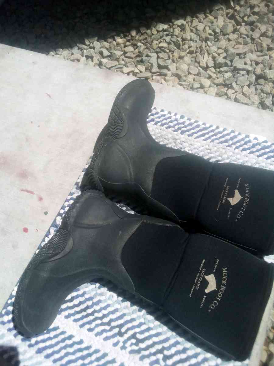 muck boots - Phoenix, Arizona - FleaMarketBay