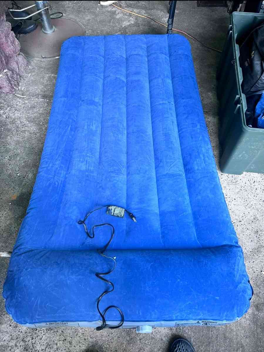 air mattress - Honolulu, Hawaii - FleaMarketBay