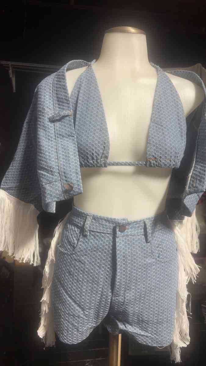 Jean outfit 3 pc size medium - New Britain, Connecticut - FleaMarketBay