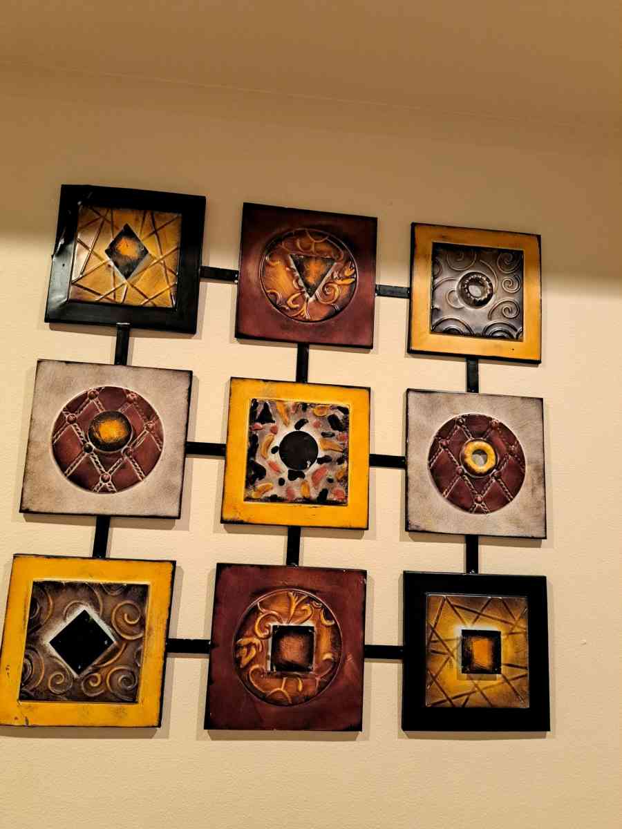 beautiful furniture and wall art - Addy, Washington - FleaMarketBay