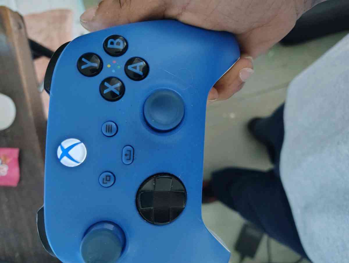 Xbox One and good condition - New Britain, Connecticut - FleaMarketBay