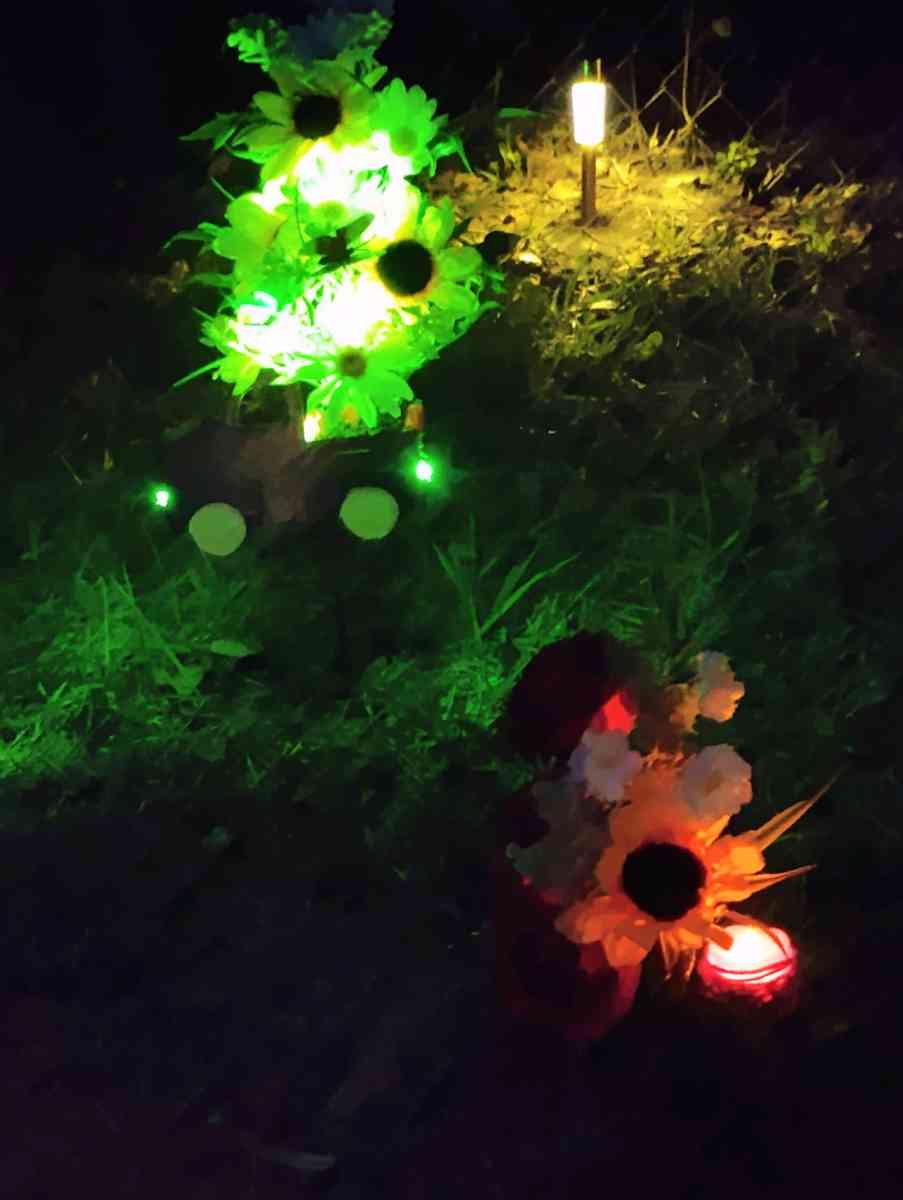 light up graveside flowers for loved ones - Jacksonville, Florida - FleaMarketBay