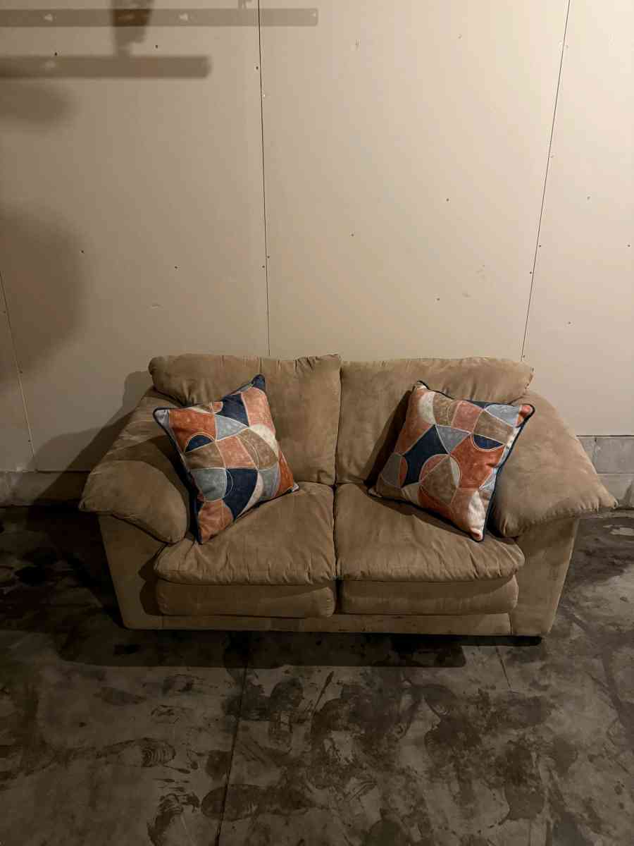 living room set - Saint Paul, Minnesota - FleaMarketBay