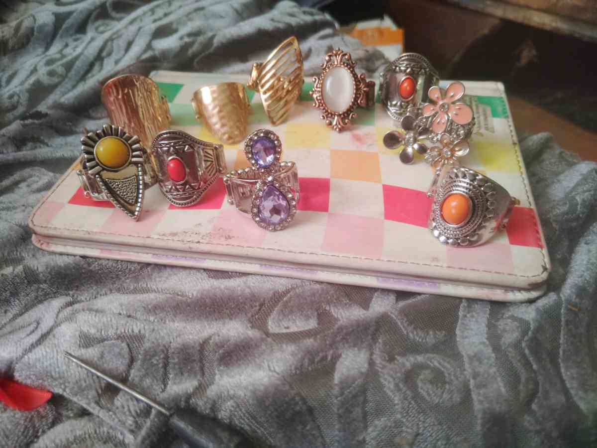 Vintage Costume Rings - Kansas City, Missouri - FleaMarketBay