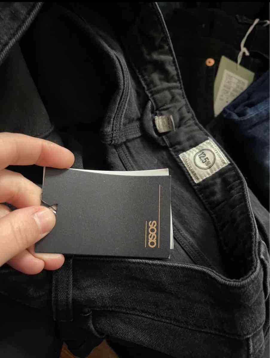 huge lot of womens jeans - Lyndhurst, New Jersey - FleaMarketBay