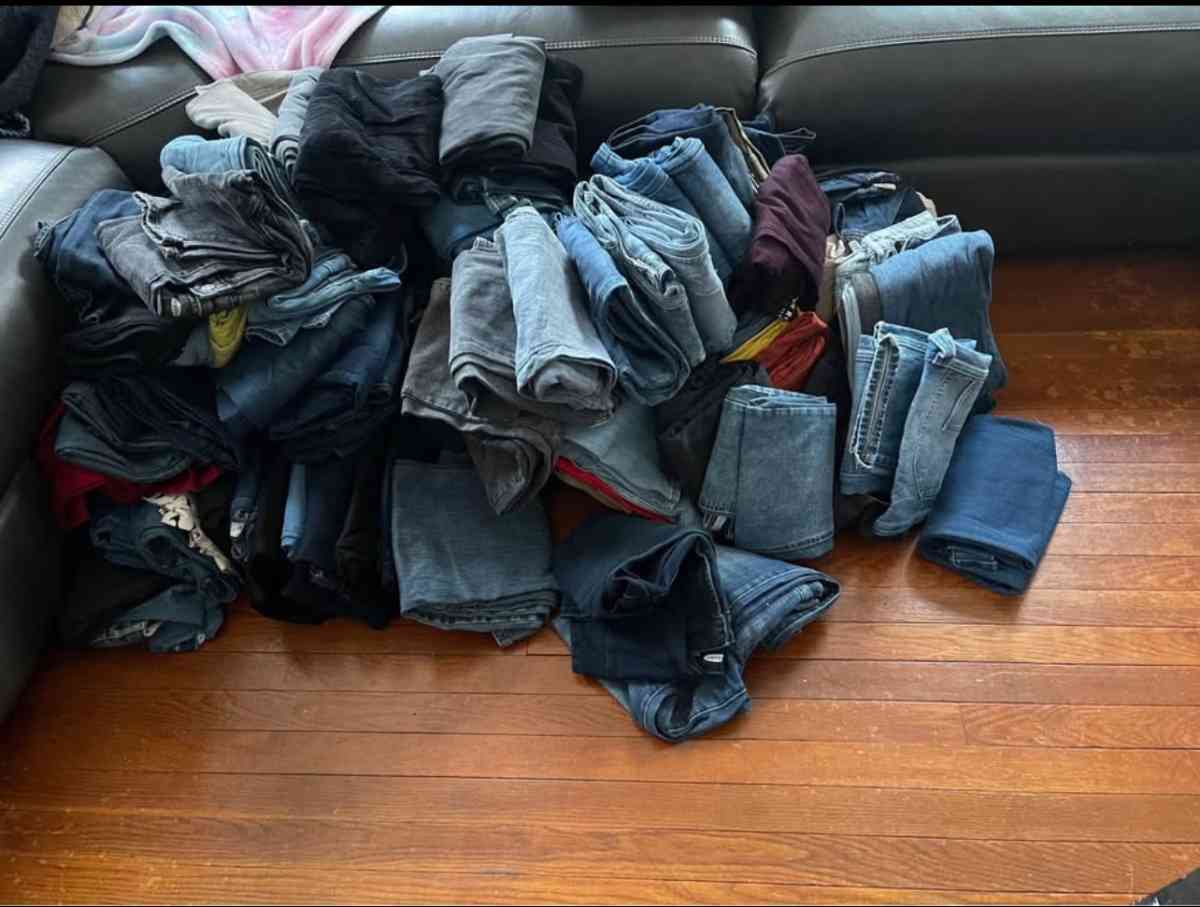 huge lot of womens jeans
