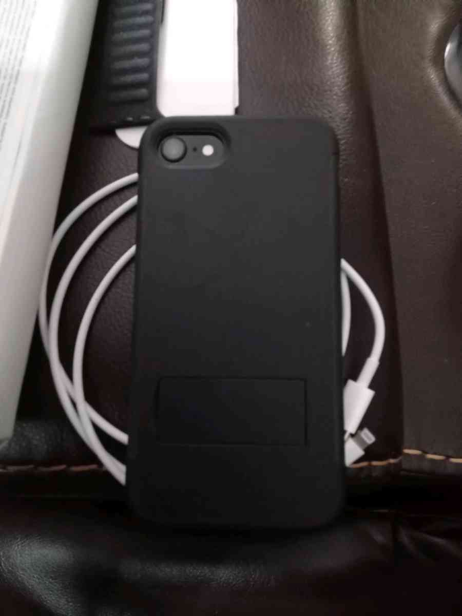 iPhone SE 3 - Irvington, New Jersey - FleaMarketBay