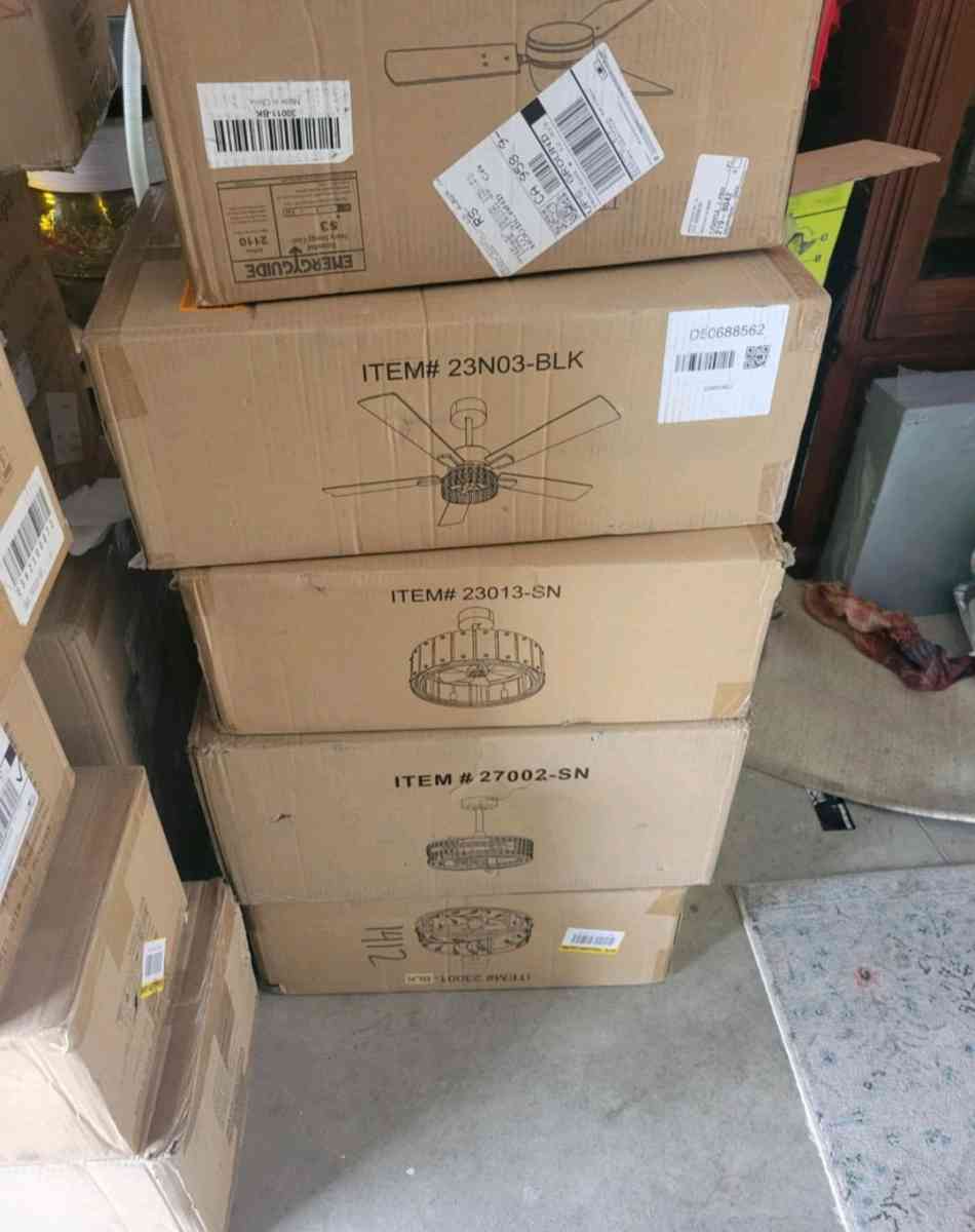 fans lights Give me offer for which one u want - Rancho Cordova, California - FleaMarketBay