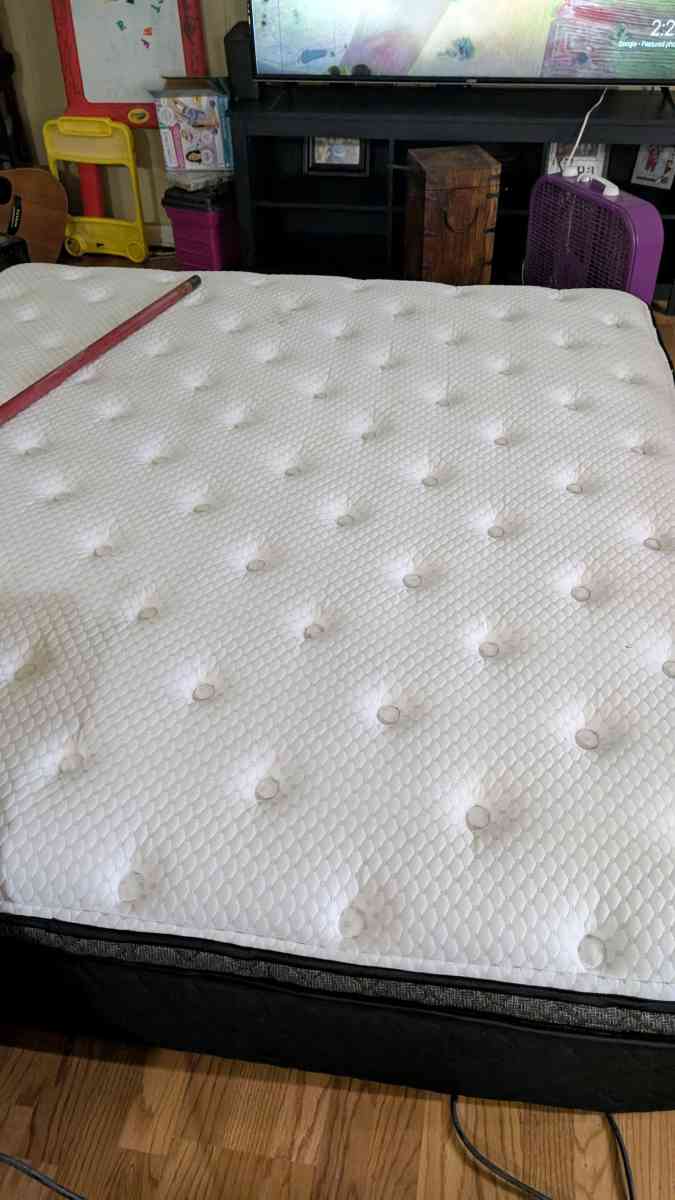 king mattress - Walker, Louisiana