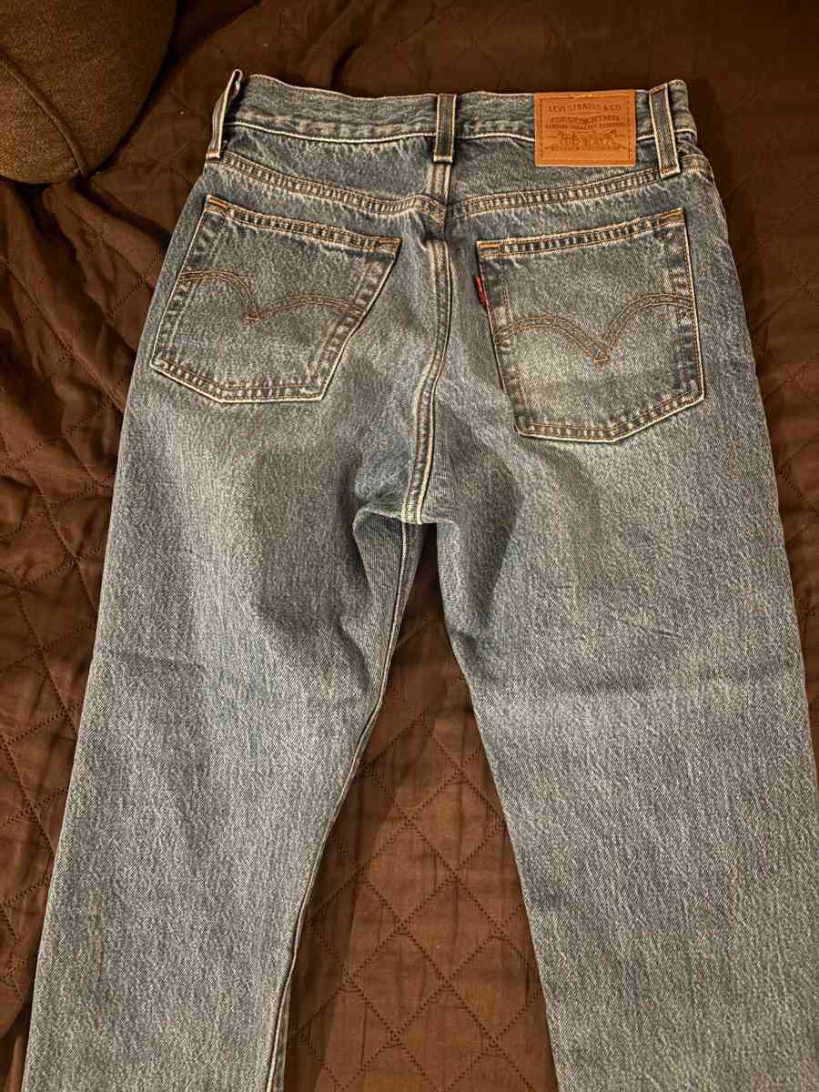 Levis women jeans - Visalia, California - FleaMarketBay