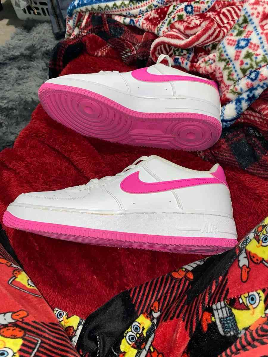 Pink And White Nike - Niagara Falls, New York - FleaMarketBay