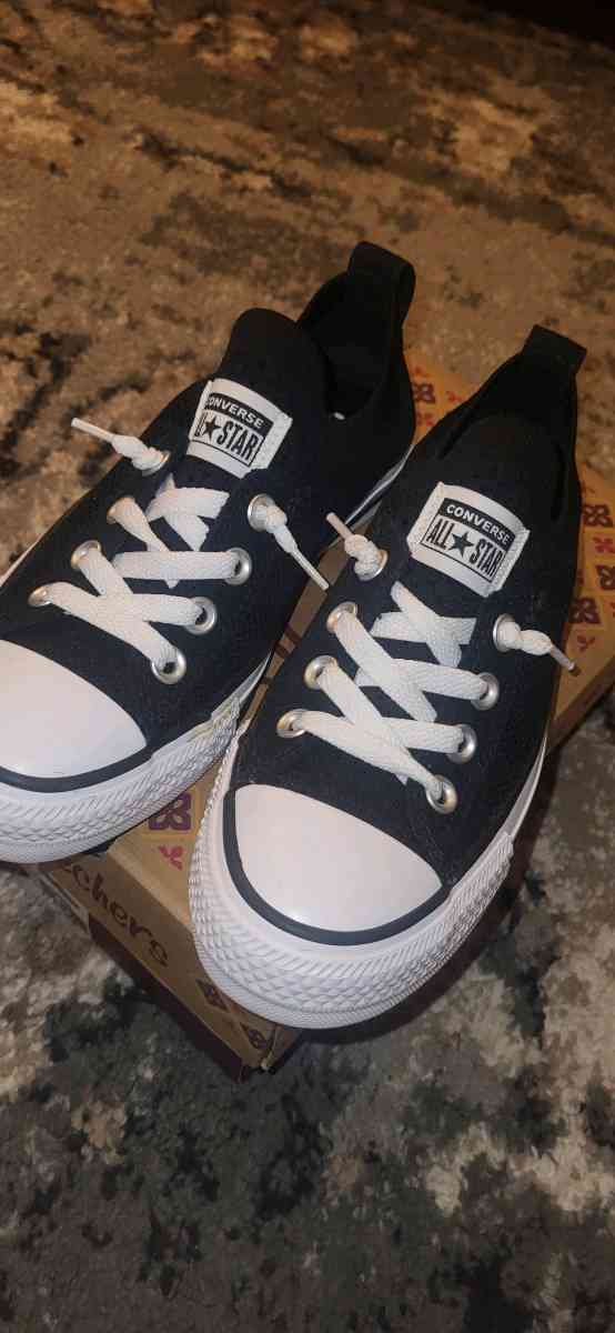 Converse Women Size 5 - Brick, New Jersey - FleaMarketBay