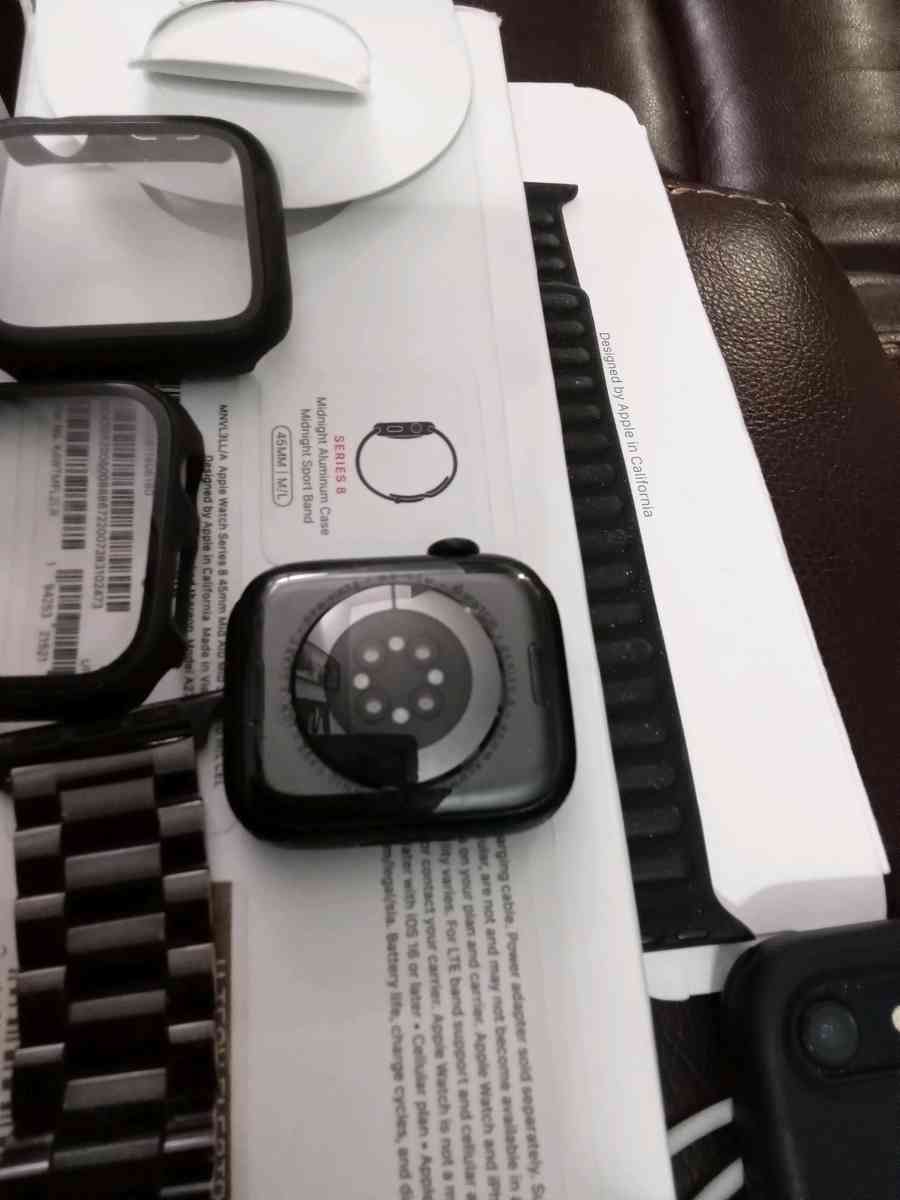 iPhone SE3 and Apple Watch 8 - Irvington, New Jersey - FleaMarketBay
