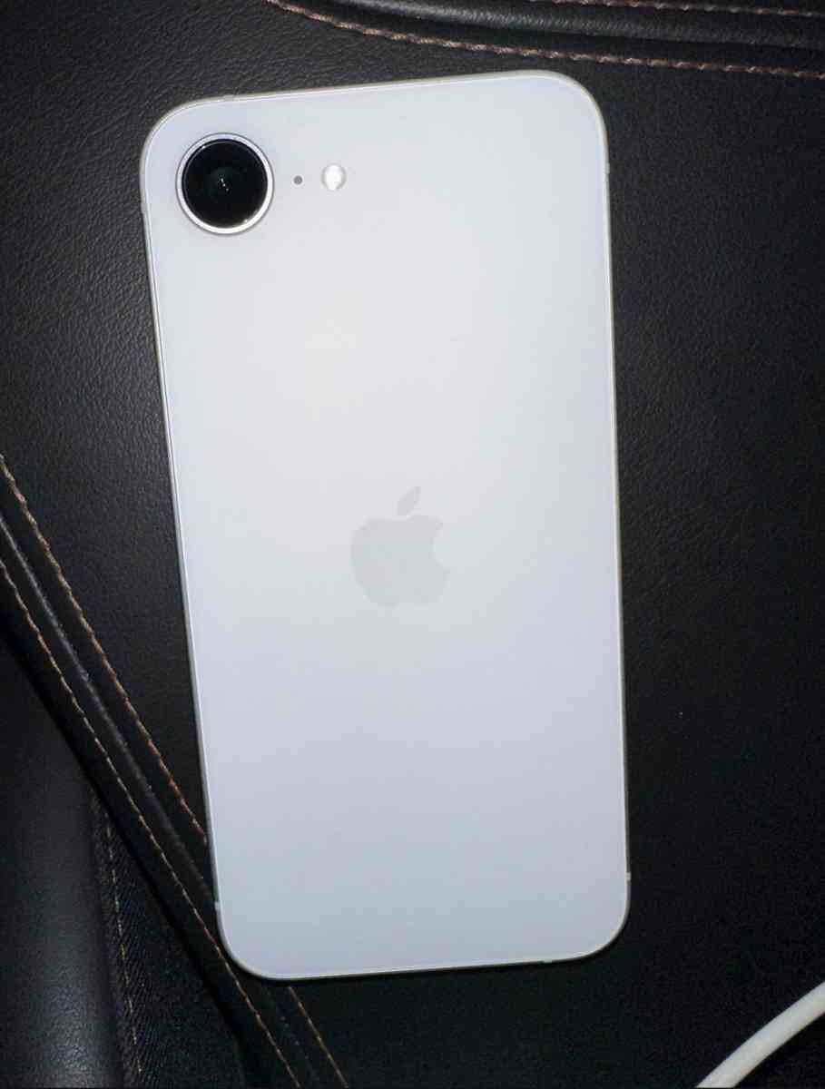 iPhone16e - Miami, Florida - FleaMarketBay