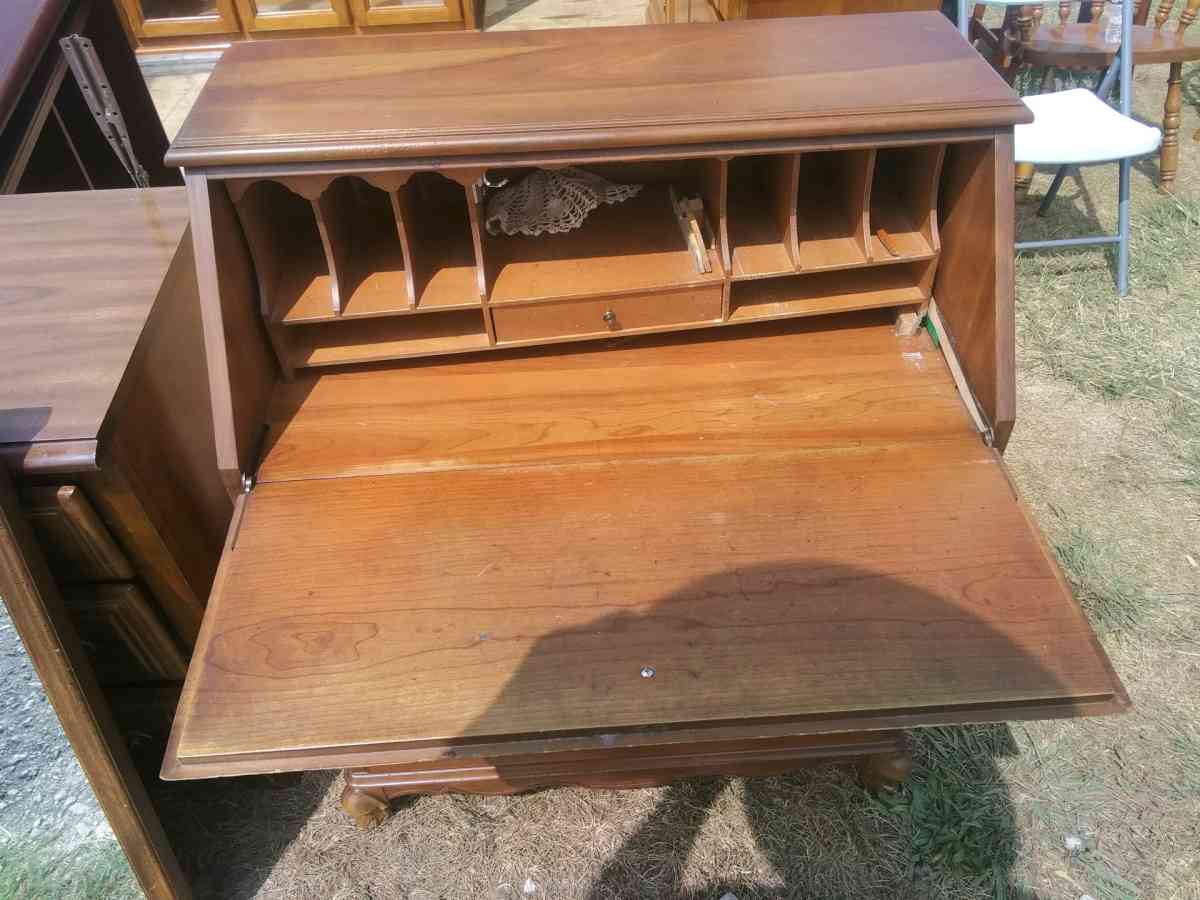 Mayagony Desk Antique has the key - Floyds Knobs, Indiana