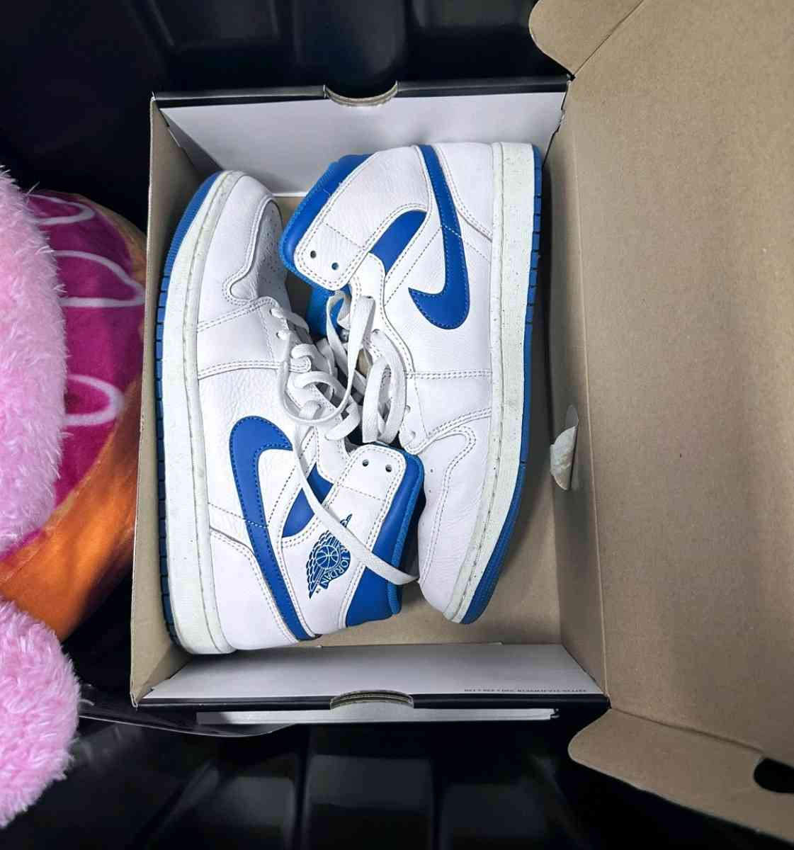 high top Nike - Honolulu, Hawaii - FleaMarketBay