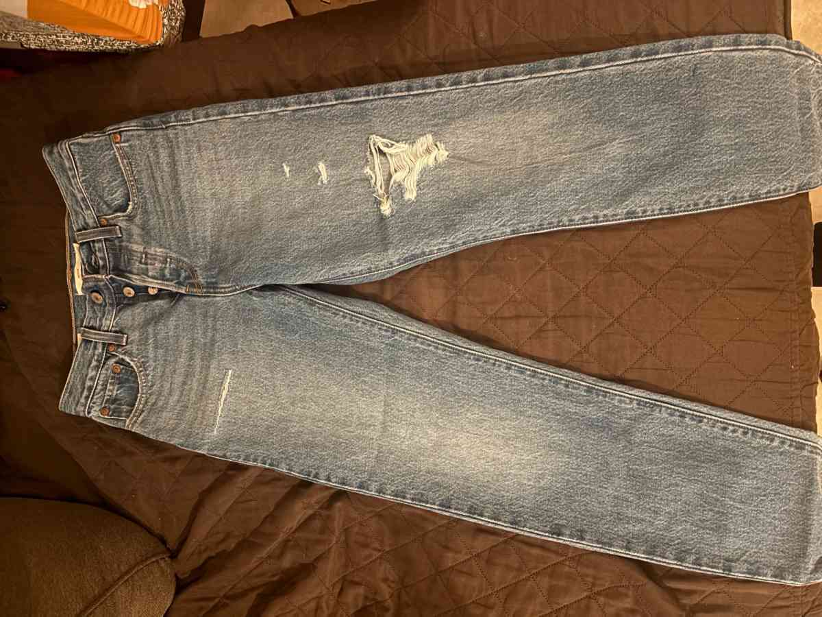 Levis women jeans - Visalia, California