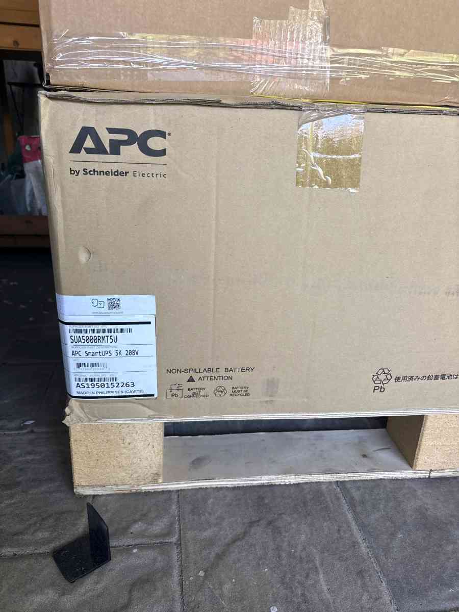 APC SmartUPS 5000VA 208V 4000W  SUA5000RMT5U  NEW - Fresh Meadows, New York - FleaMarketBay