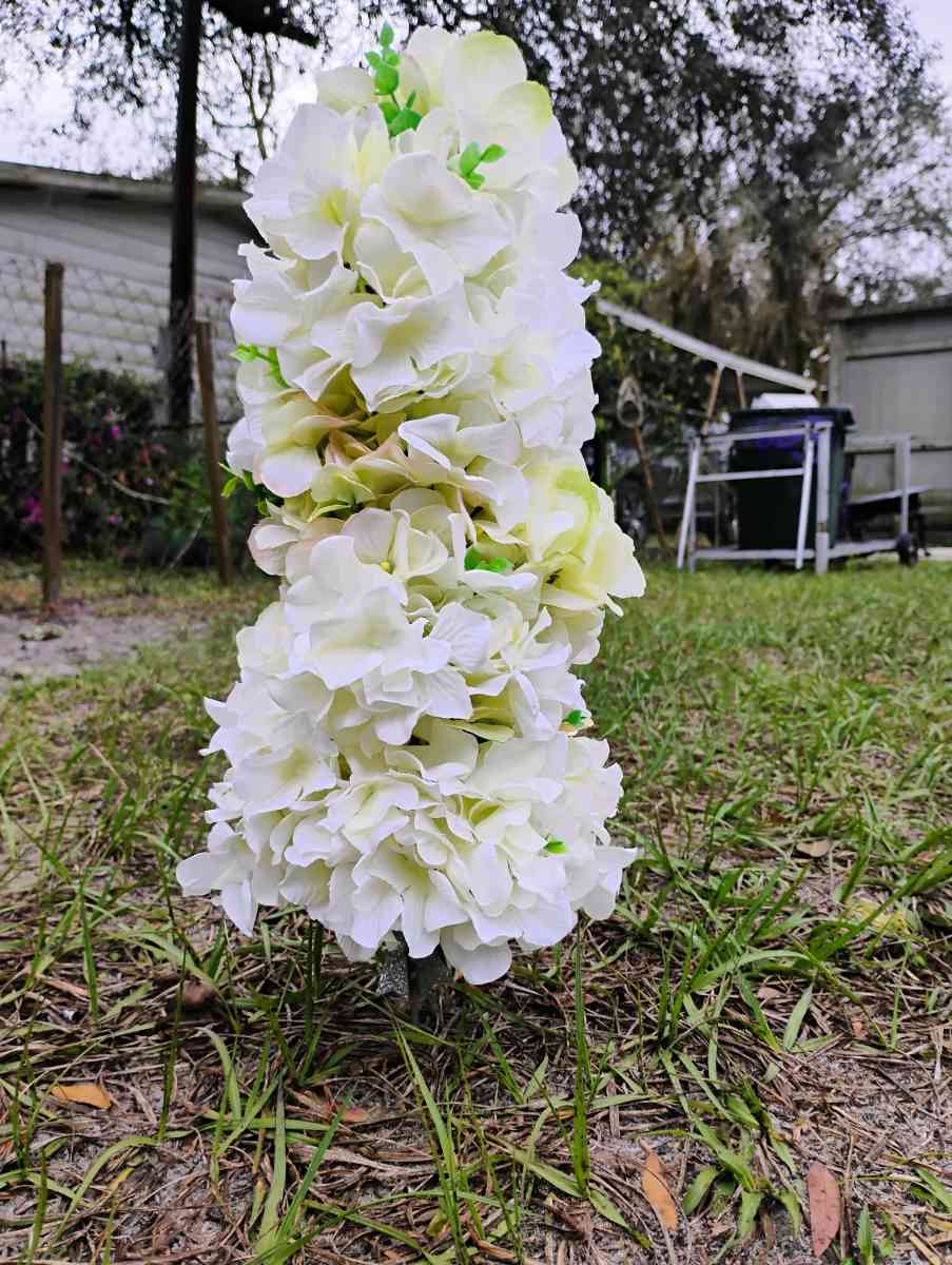 graveside flowers for loved ones - Jacksonville, Florida - FleaMarketBay
