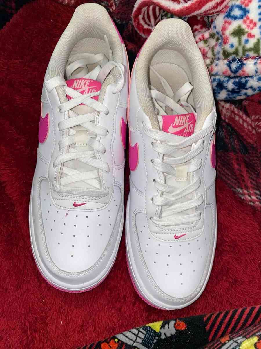 Pink And White Nike - Niagara Falls, New York - FleaMarketBay