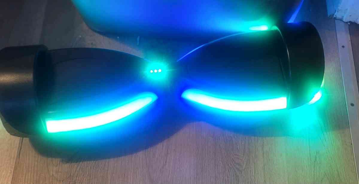 Jetson Bluetooth Hover board with lightup built in speakers - Hartford, Connecticut - FleaMarketBay