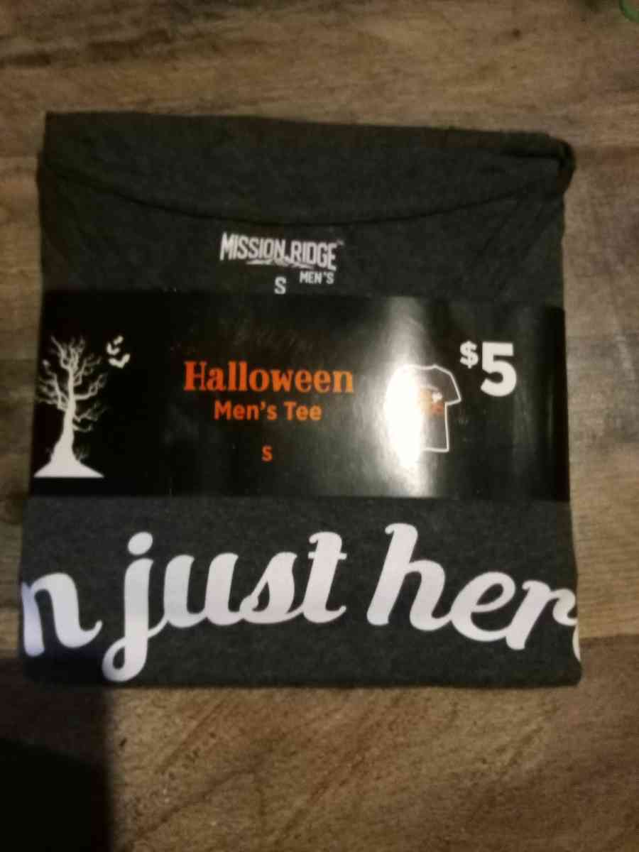 2 Halloween shirts boys medium - Mc Minnville, Tennessee - FleaMarketBay