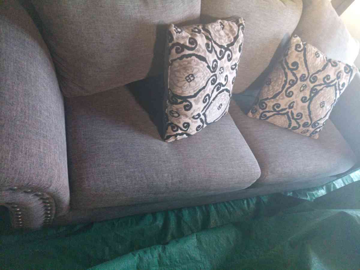 b beautiful sleeper sofa with decorative pillows - Albuquerque, New Mexico - FleaMarketBay