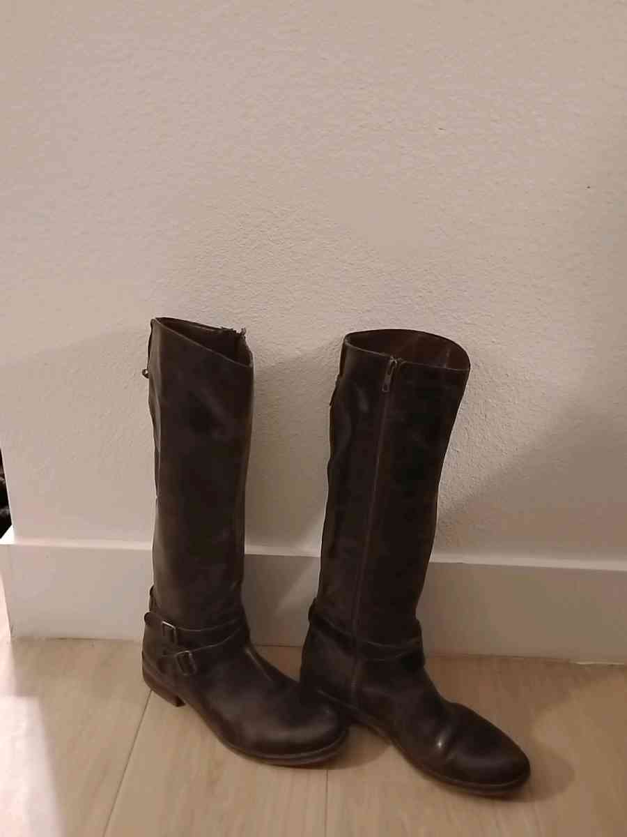 hinge Brown Leather boots sz8 - Acworth, Georgia - FleaMarketBay