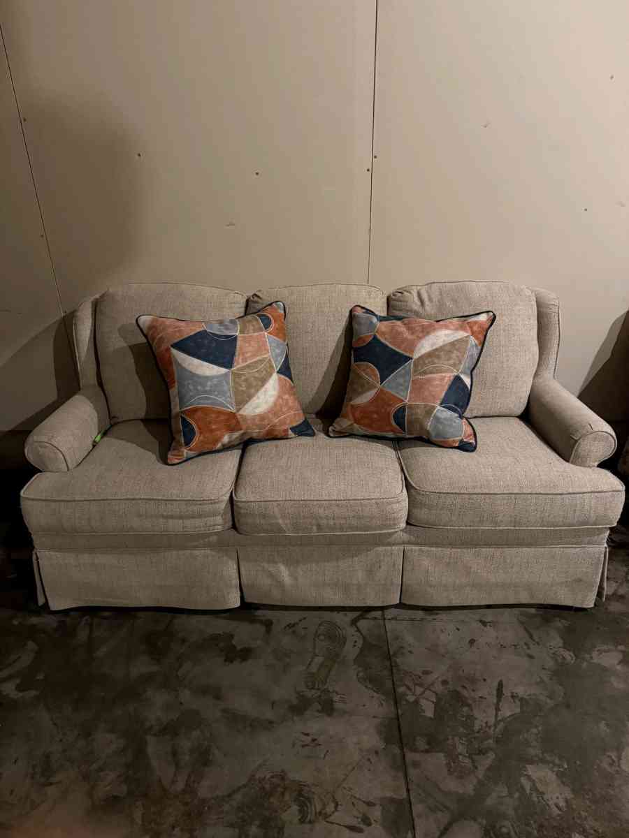 beautiful Light gray couch - Saint Paul, Minnesota