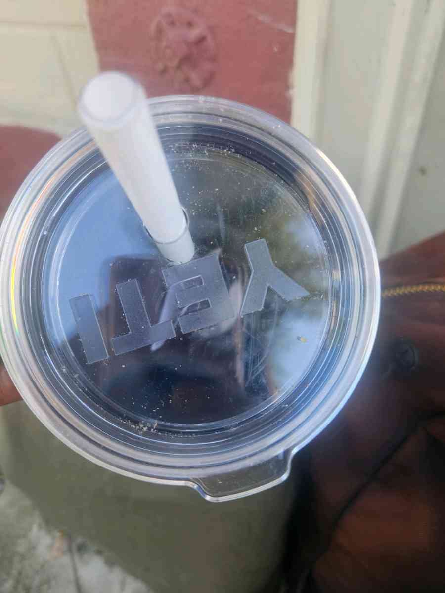 Yeti Rambler 42oz - Adelanto, California - FleaMarketBay