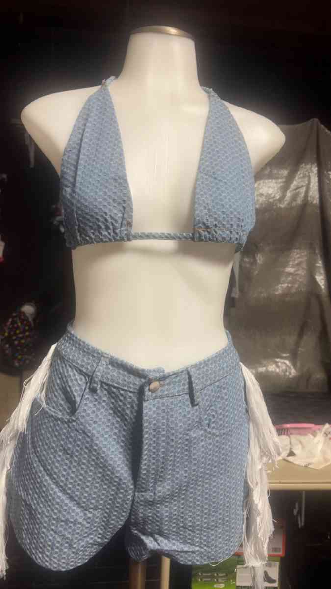 Jean outfit 3 pc size medium - New Britain, Connecticut - FleaMarketBay