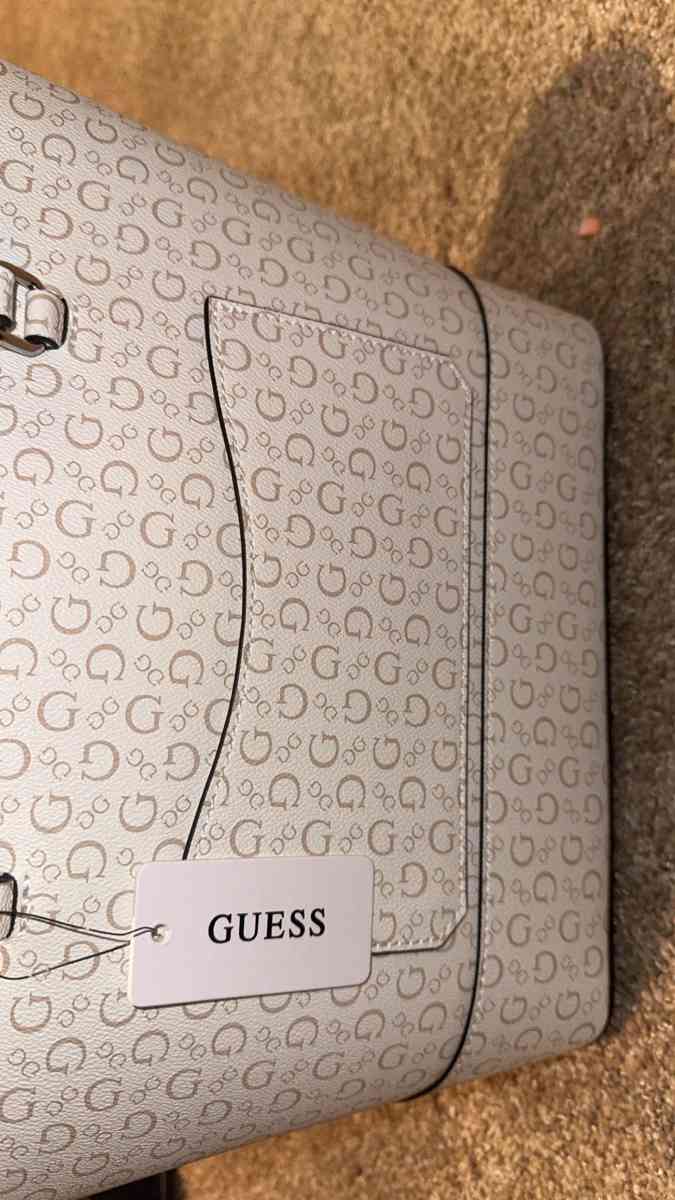 GUESS WALLET AND PURSE SET - North Salem, Indiana - FleaMarketBay