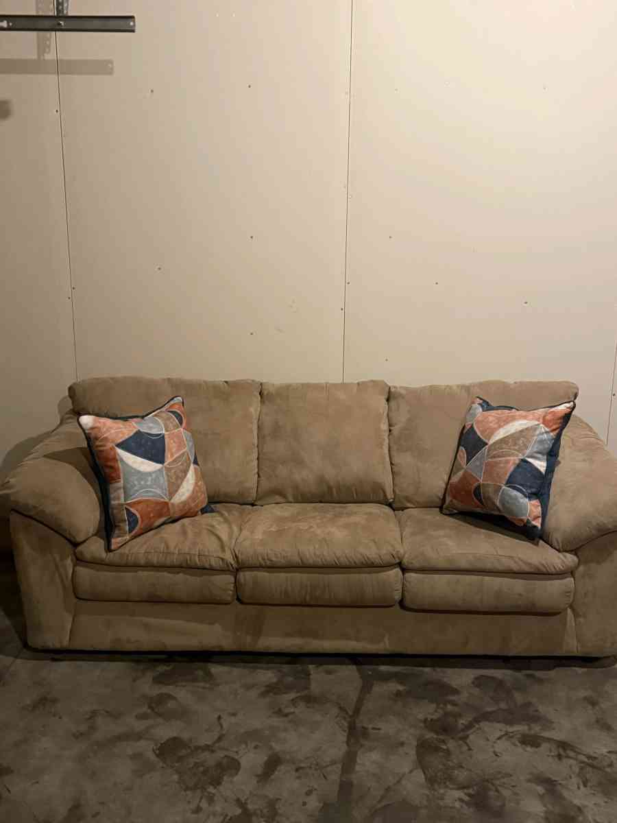 living room set - Saint Paul, Minnesota - FleaMarketBay