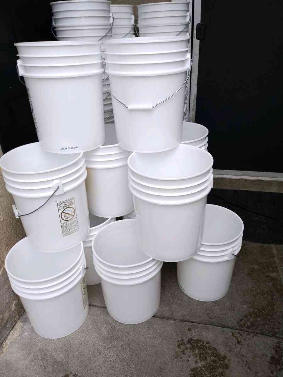 5 gallon buckets - Pomona, California - FleaMarketBay